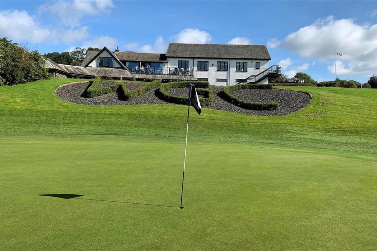 Pet Friendly, View, Parking, Golf Nearby Apartment *